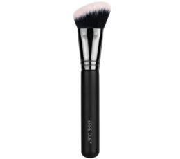 Angled Foundation & Contouring Brush
